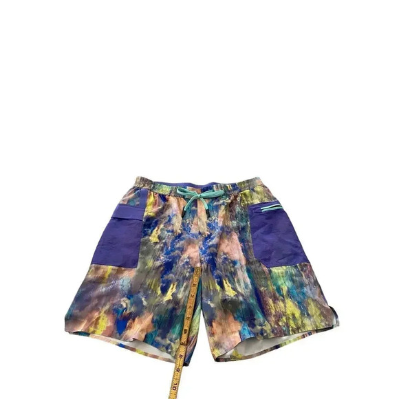 Lululemon athletica Multicolor Water-Repellent Hiking Short 8" size medium - Picture 1 of 6